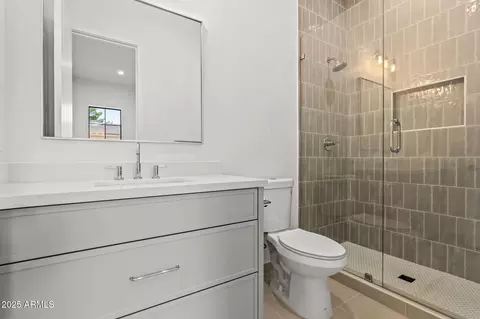 Bath - 4107 Edgemont Ave, Phoenix, AZ 85008 photo 2 of 7
