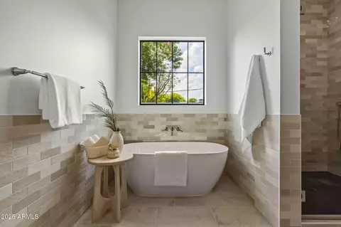 Bath - 4107 Edgemont Ave, Phoenix, AZ 85008 photo 4 of 7