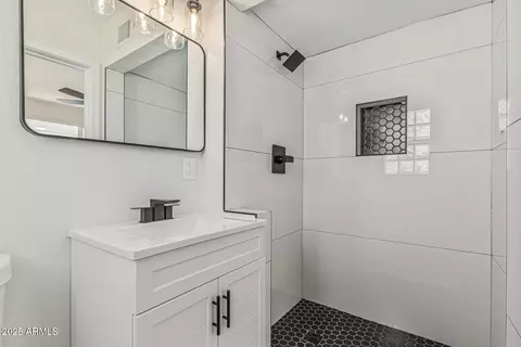 Bath - 4531 N 12th Dr, Phoenix, AZ 85013 photo 1 of 2