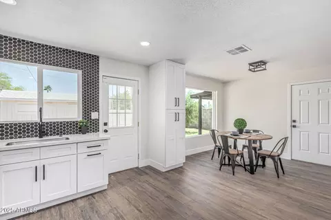 Dining - 4531 N 12th Dr, Phoenix, AZ 85013 photo 3 of 4