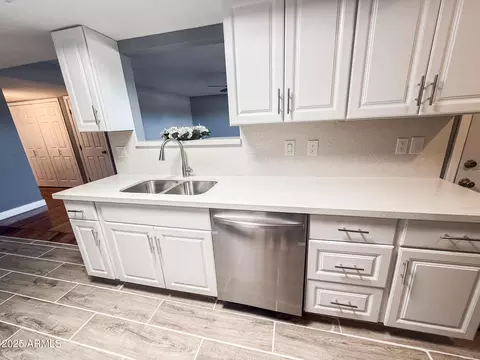 7903 N 61st Ave, Glendale, AZ 85301