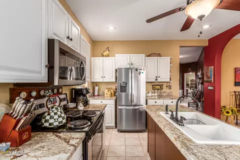 Kitchen - 5530 E Bell St, Apache Junction, AZ 85119 photo 3 of 4