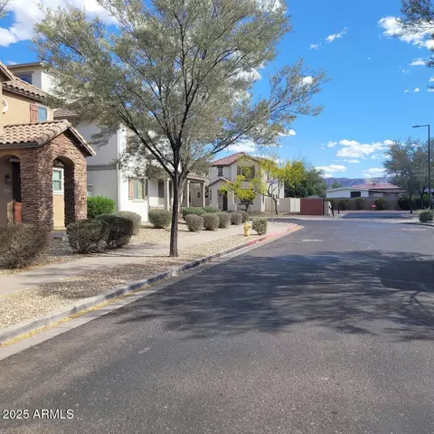 6908 S 8th Dr, Phoenix, AZ 85041 photo 1