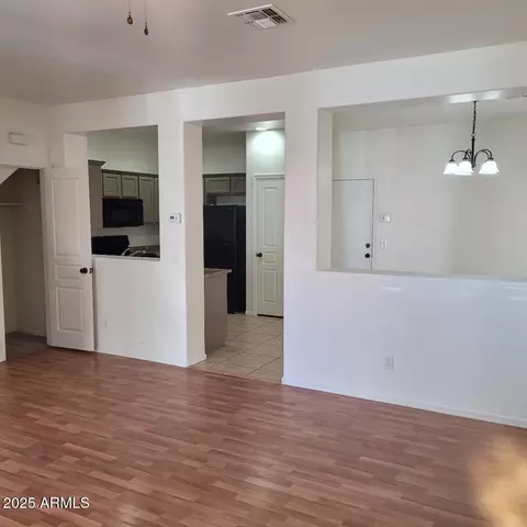 6908 S 8th Dr, Phoenix, AZ 85041 photo 9