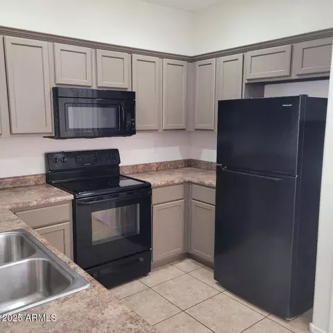 6908 S 8th Dr, Phoenix, AZ 85041 photo 13