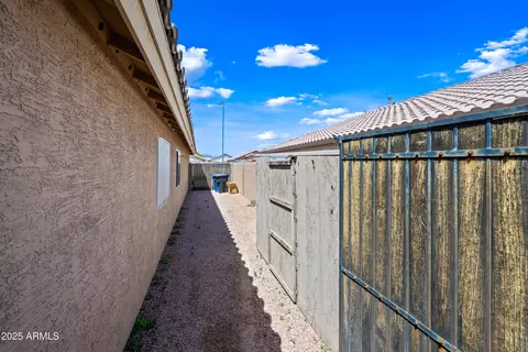 Exterior - 8657 E Capri Ave, Mesa, AZ 85208 photo 8 of 9