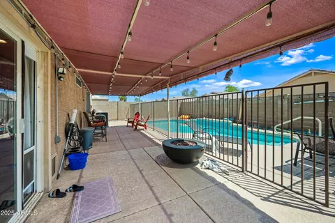Exterior - 8657 E Capri Ave, Mesa, AZ 85208 photo 2 of 9