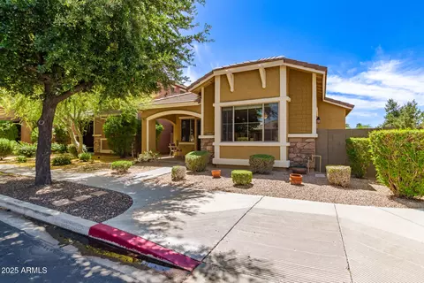 4349 E Selena Dr, Phoenix, AZ 85050 photo 6