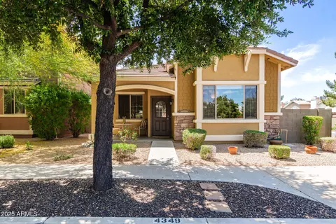 4349 E Selena Dr, Phoenix, AZ 85050 photo 2