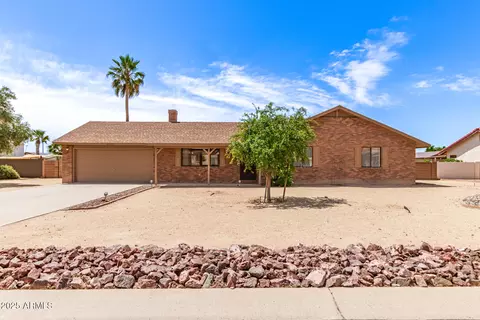 8913 W Country Club Trl, Peoria, AZ 85383