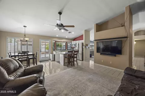 843 E Vera Ln, Tempe, AZ 85284 photo 3