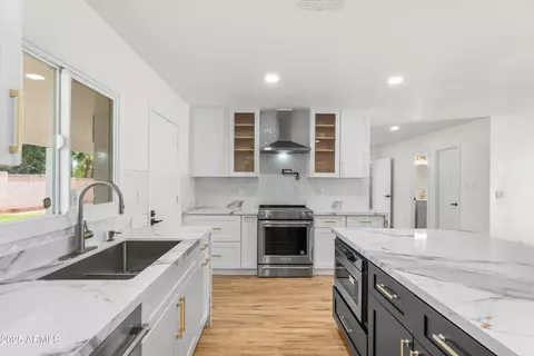 Kitchen - 2614 E Mountain View Rd, Phoenix, AZ 85028 photo 3 of 3