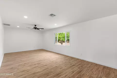 Living - 2614 E Mountain View Rd, Phoenix, AZ 85028 photo 3 of 6
