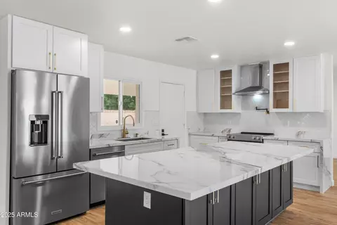 Kitchen - 2614 E Mountain View Rd, Phoenix, AZ 85028 photo 2 of 3