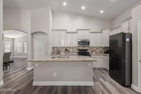 Kitchen - 3580 E Kesler Ln, Gilbert, AZ 85295 photo 2 of 3
