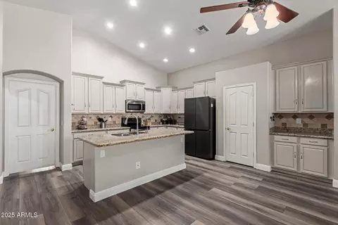 Kitchen - 3580 E Kesler Ln, Gilbert, AZ 85295 photo 1 of 3