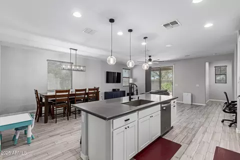 Kitchen - 8737 E Nichols Ave, Mesa, AZ 85209 photo 3 of 4