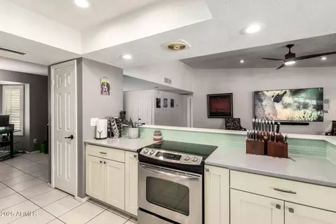 Kitchen - 1002 E Topeka Dr, Phoenix, AZ 85024 photo 4 of 5