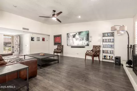 Living - 1002 E Topeka Dr, Phoenix, AZ 85024 photo 2 of 2
