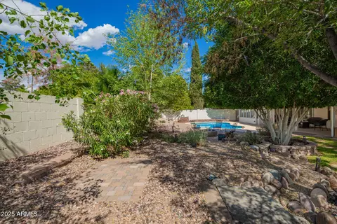 Exterior - 1002 E Topeka Dr, Phoenix, AZ 85024 photo 7 of 10