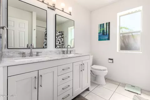 Bath - 1002 E Topeka Dr, Phoenix, AZ 85024 photo 3 of 3
