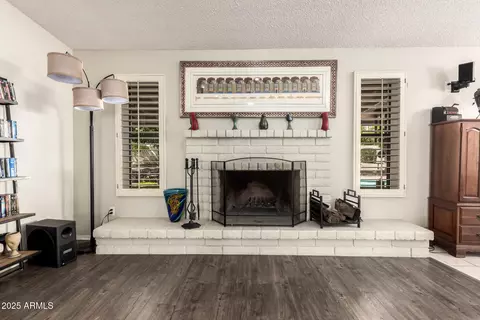 Living - 1002 E Topeka Dr, Phoenix, AZ 85024 photo 1 of 2