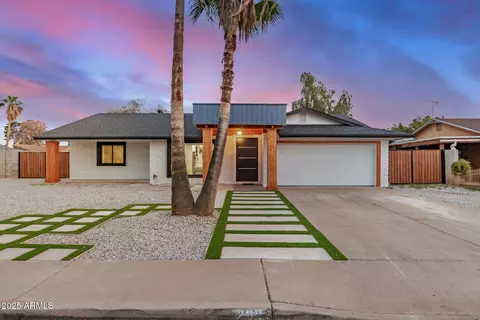 2905 W Campo Bello Dr, Phoenix, AZ 85053