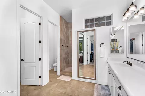 Bath - 3872 E Jude Ln, Gilbert, AZ 85298 photo 2 of 7