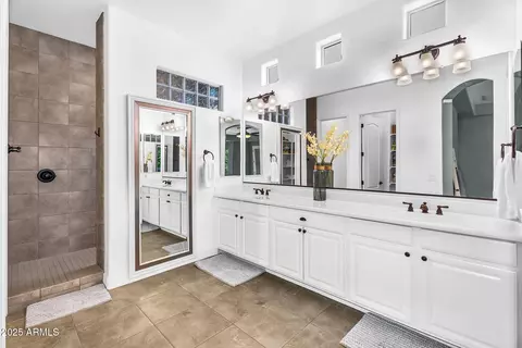 Bath - 3872 E Jude Ln, Gilbert, AZ 85298 photo 1 of 7