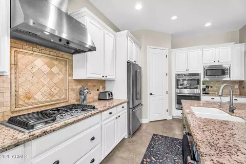 Kitchen - 3872 E Jude Ln, Gilbert, AZ 85298 photo 3 of 5
