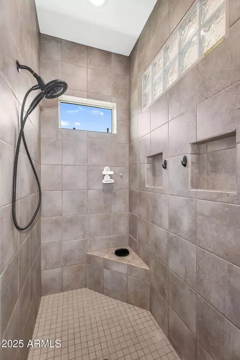 Bath - 3872 E Jude Ln, Gilbert, AZ 85298 photo 4 of 7