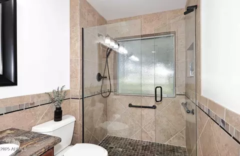 Bath - 17730 E Brooks Farm Rd, Gilbert, AZ 85298 photo 2 of 6