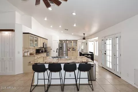 Kitchen - 17730 E Brooks Farm Rd, Gilbert, AZ 85298 photo 4 of 7