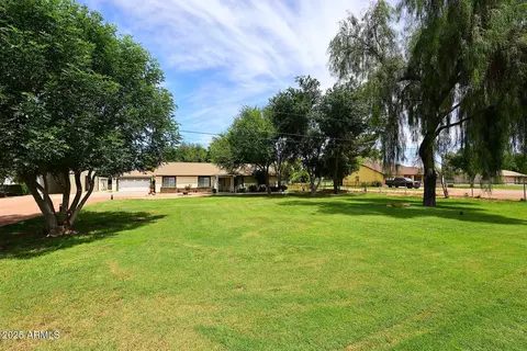 Exterior - 17730 E Brooks Farm Rd, Gilbert, AZ 85298 photo 12 of 23
