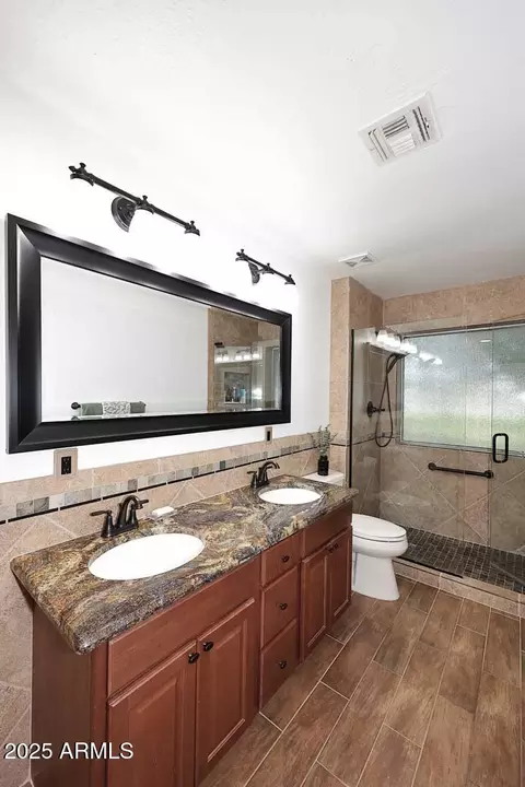 Bath - 17730 E Brooks Farm Rd, Gilbert, AZ 85298 photo 1 of 6