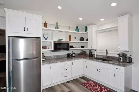 Kitchen - 17730 E Brooks Farm Rd, Gilbert, AZ 85298 photo 7 of 7