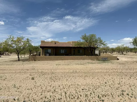 29281 S Buckaroo Rd, Congress, AZ 85332