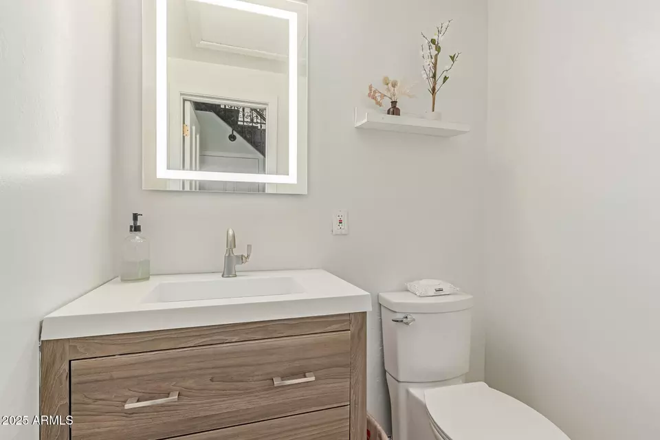 Bath - 6550 N 7th St, Phoenix, AZ 85014 photo 1 of 7