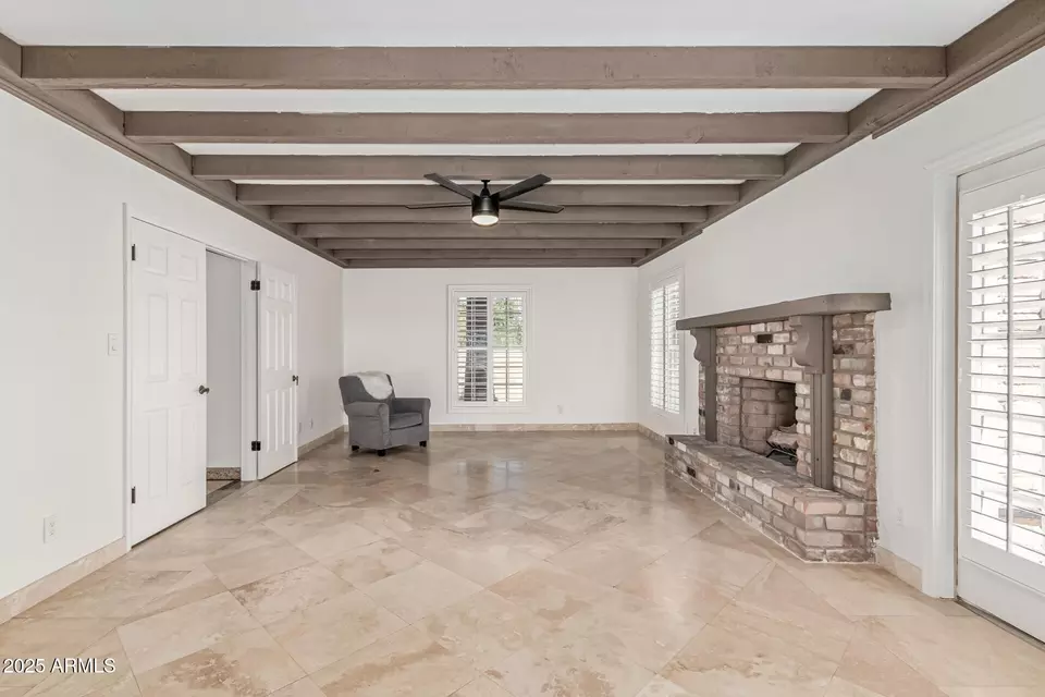 Living - 6550 N 7th St, Phoenix, AZ 85014 photo 4 of 5