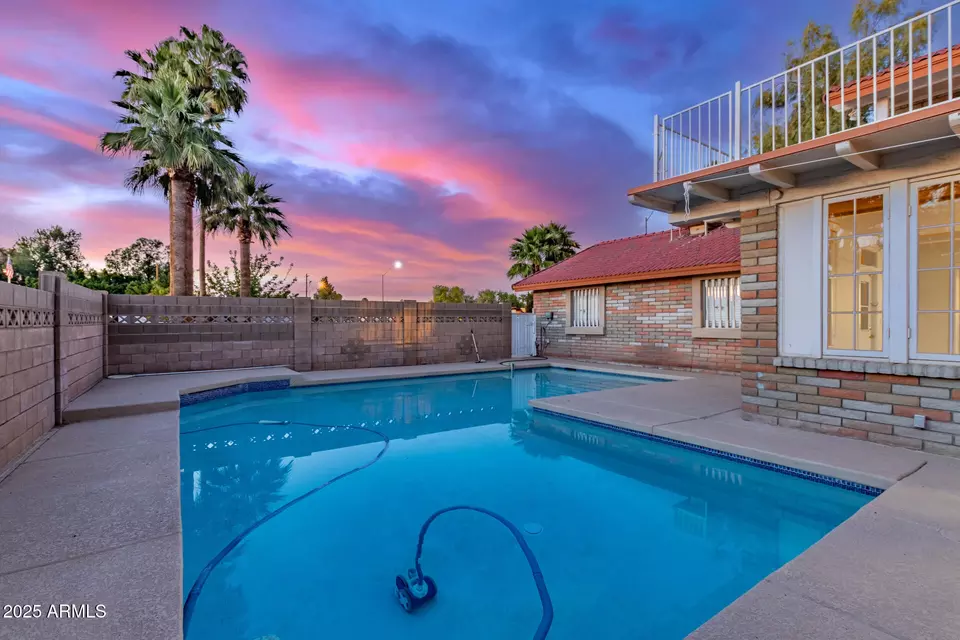 Exterior - 6550 N 7th St, Phoenix, AZ 85014 photo 5 of 10