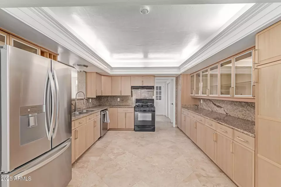 Kitchen - 6550 N 7th St, Phoenix, AZ 85014 photo 1 of 3