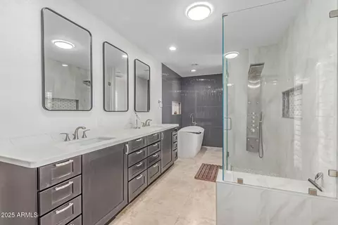 Bath - 6550 N 7th St, Phoenix, AZ 85014 photo 4 of 7