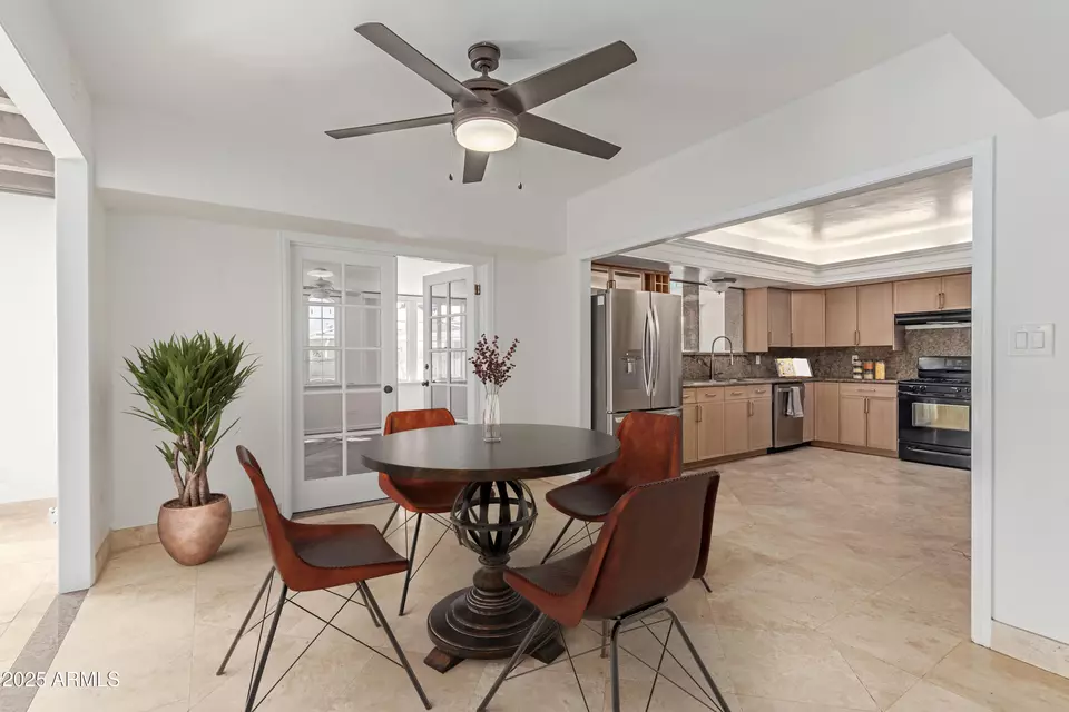 Dining - 6550 N 7th St, Phoenix, AZ 85014 photo 1 of 1