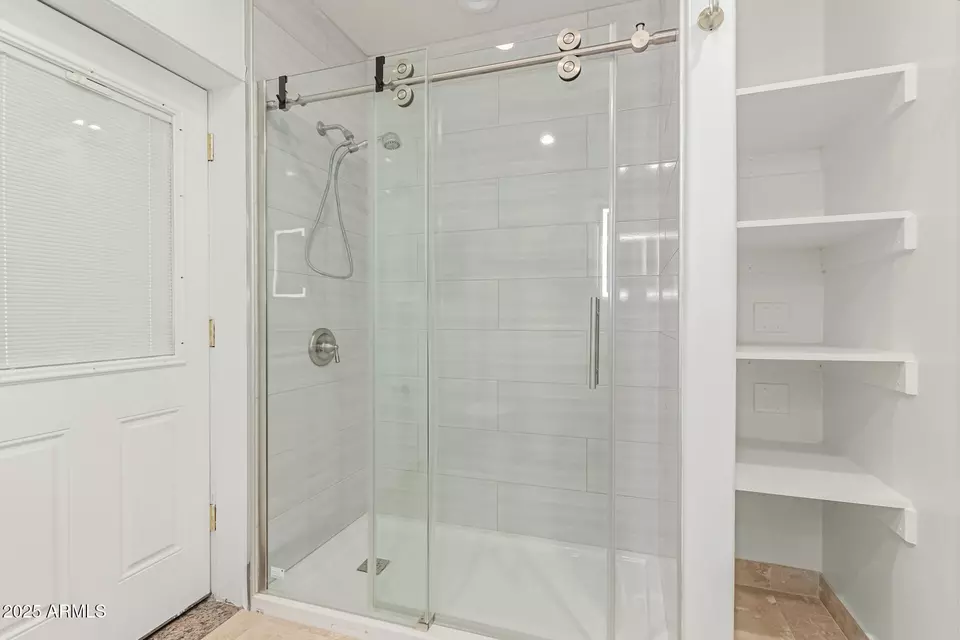 Bath - 6550 N 7th St, Phoenix, AZ 85014 photo 7 of 7