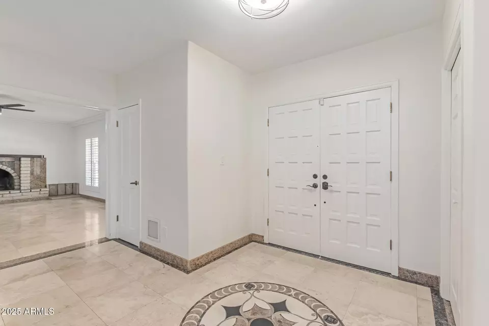 Entry Way - 6550 N 7th St, Phoenix, AZ 85014 photo 1 of 2