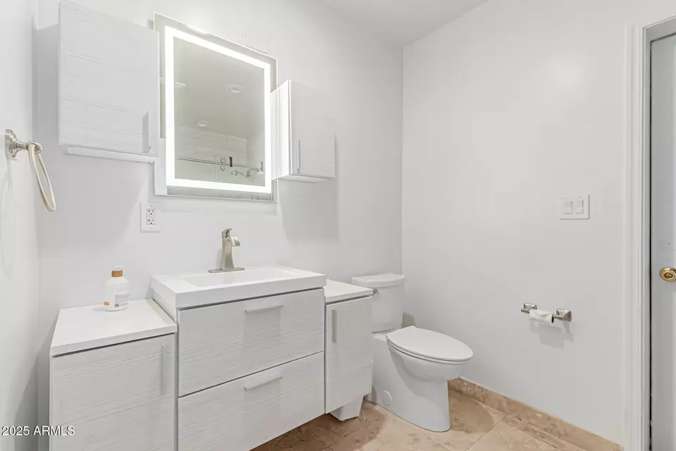 Bath - 6550 N 7th St, Phoenix, AZ 85014 photo 6 of 7