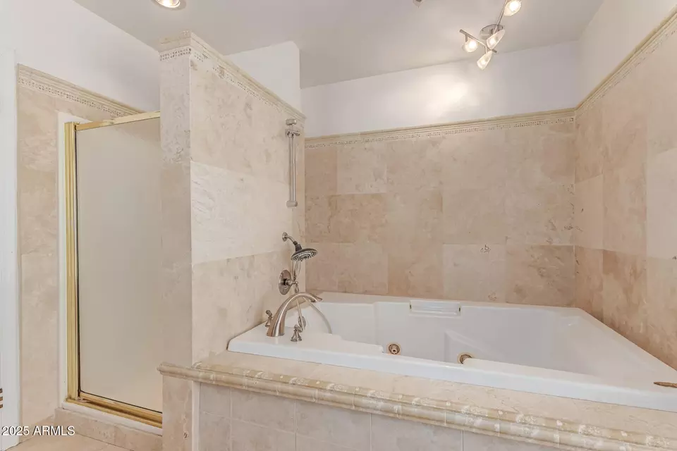 Bath - 6550 N 7th St, Phoenix, AZ 85014 photo 3 of 7
