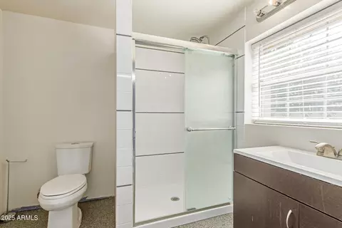 Bath - 6550 N 7th St, Phoenix, AZ 85014 photo 5 of 7