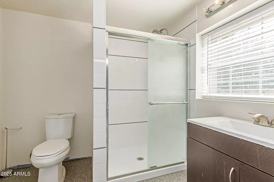 Bath - 6550 N 7th St, Phoenix, AZ 85014 photo 5 of 7