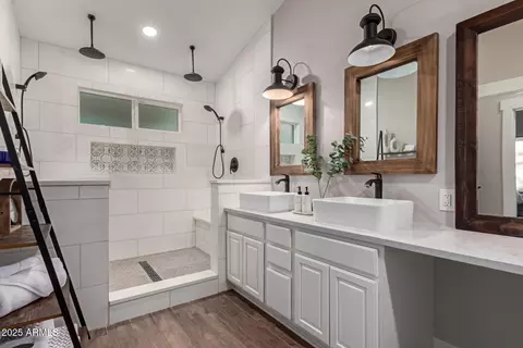 Bath - 17248 E Desert Ln, Gilbert, AZ 85234 photo 4 of 4
